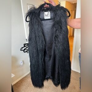 BB Dakota Faux fur vest